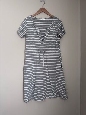 Bearsland Gray and white striped nursing dress size L